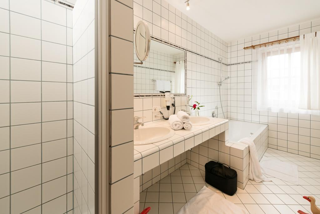 Ansitz Wirtsgut - Familienappartements In Den Bergen 레오강 외부 사진