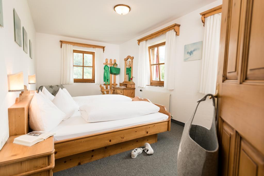 Ansitz Wirtsgut - Familienappartements In Den Bergen 레오강 외부 사진