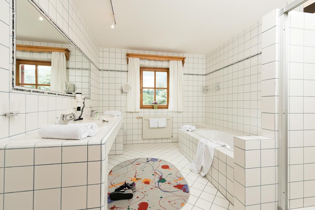 Ansitz Wirtsgut - Familienappartements In Den Bergen 레오강 외부 사진