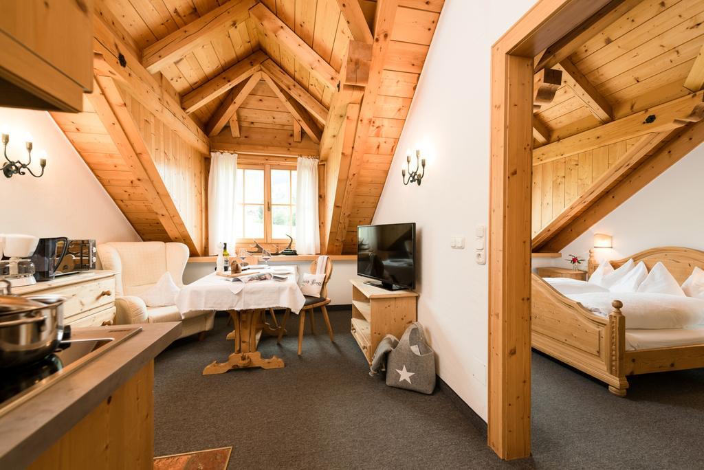 Ansitz Wirtsgut - Familienappartements In Den Bergen 레오강 외부 사진