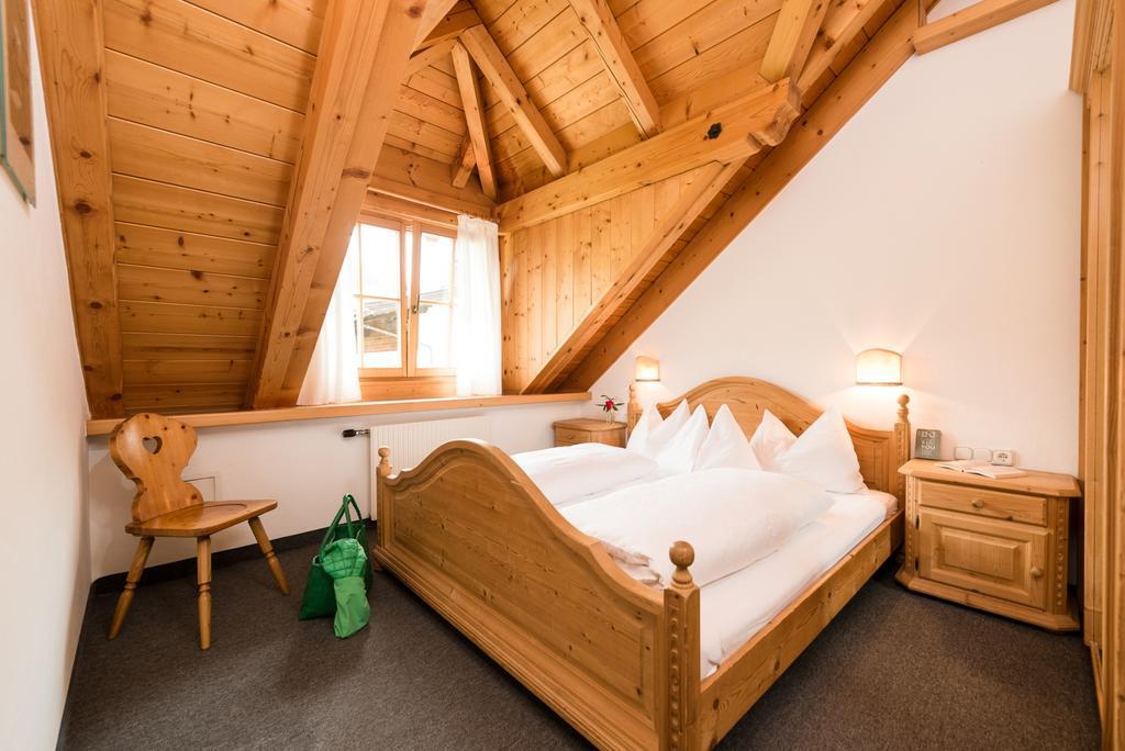 Ansitz Wirtsgut - Familienappartements In Den Bergen 레오강 외부 사진