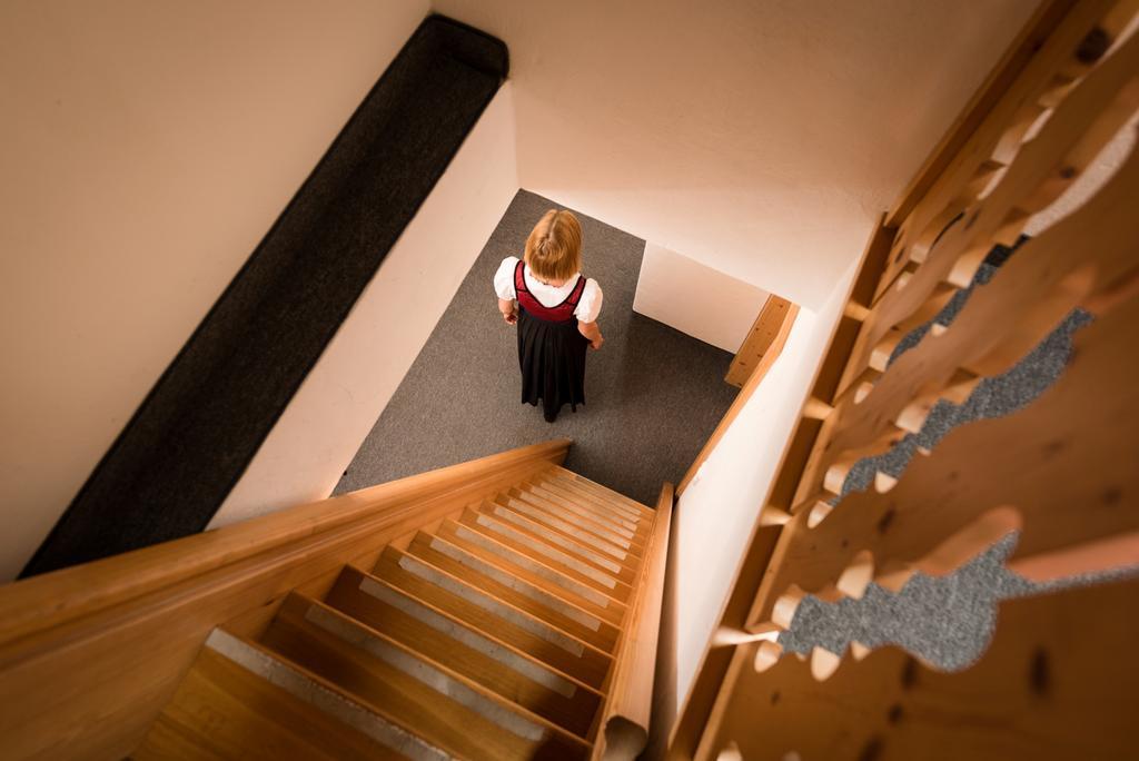 Ansitz Wirtsgut - Familienappartements In Den Bergen 레오강 외부 사진