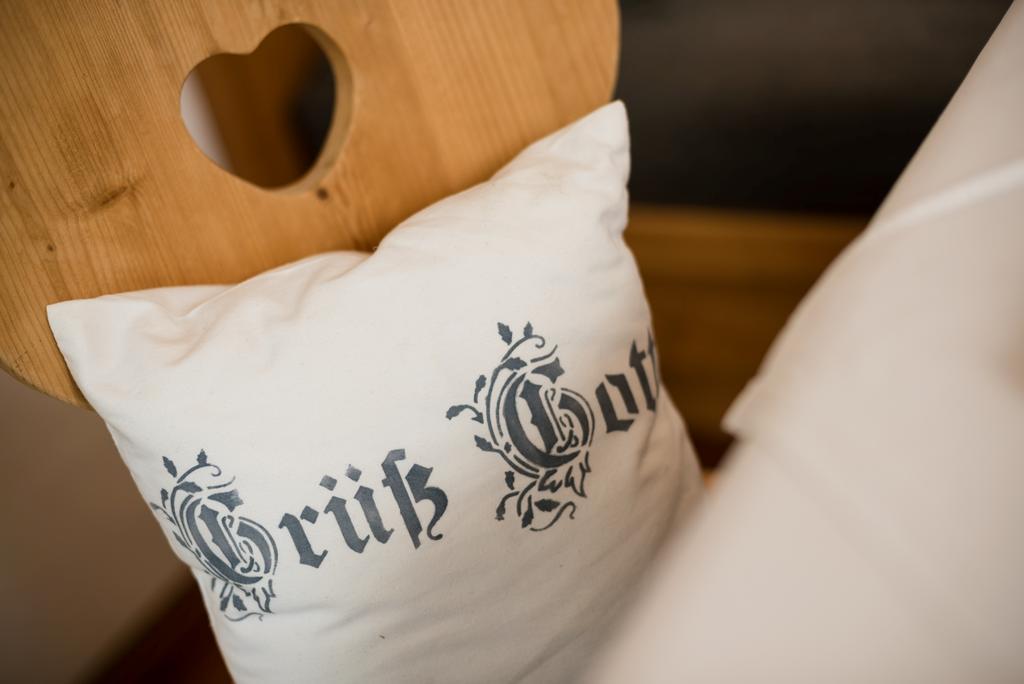 Ansitz Wirtsgut - Familienappartements In Den Bergen 레오강 외부 사진